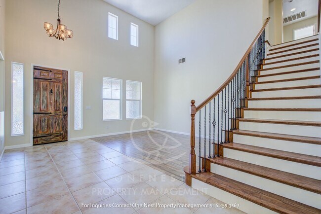Building Photo - Huge home, Lincoln Crossing - walking dist...