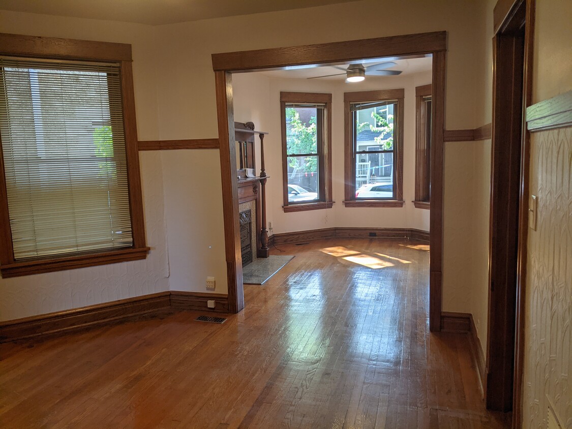 Dining Room/Living Room - 3733 N Greenview Ave