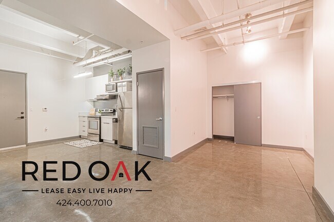 Building Photo - 430 S Broadway