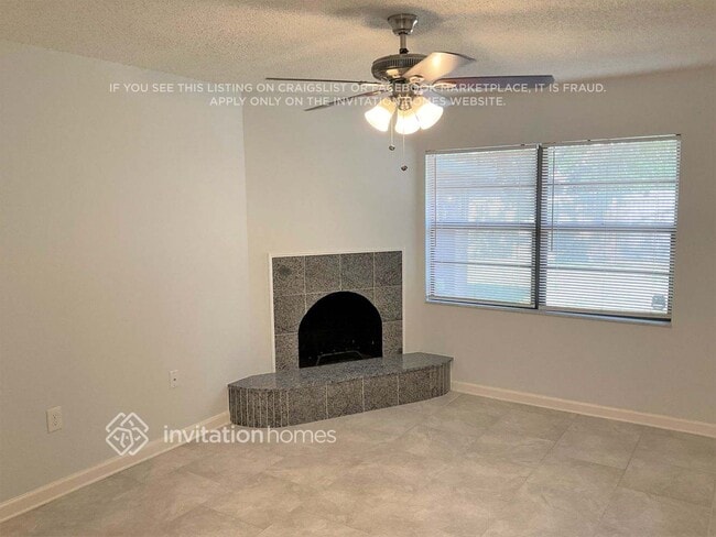 Foto del edificio - 810 Sandalwood Dr