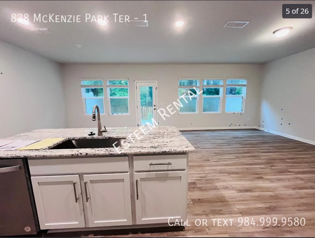 Building Photo - 838 McKenzie Pk Ter