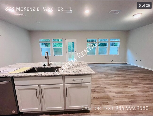 Foto del edificio - 838 McKenzie Pk Ter