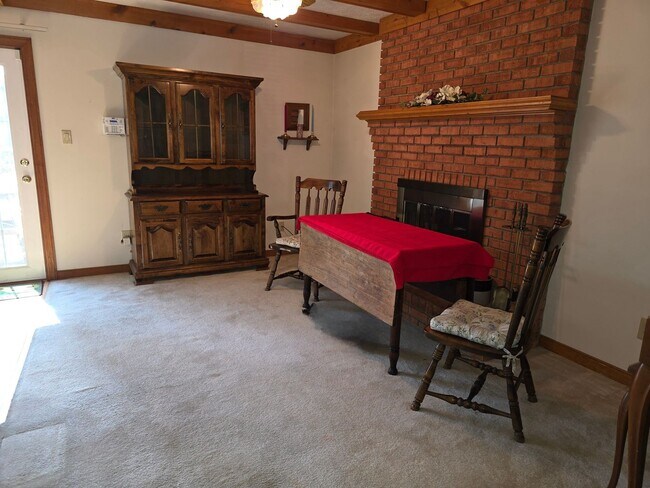 Building Photo - 3br 2.5ba End Unit Townhouse in Timber Ridge Subdivision