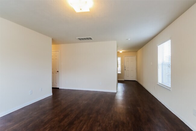 Building Photo - 2435 Tomica Ct