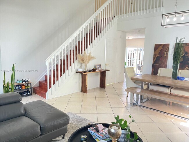 Foto del edificio - 10821 NW 52nd St