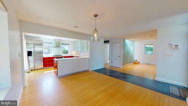 Foto del edificio - 213 E Raymond Ave