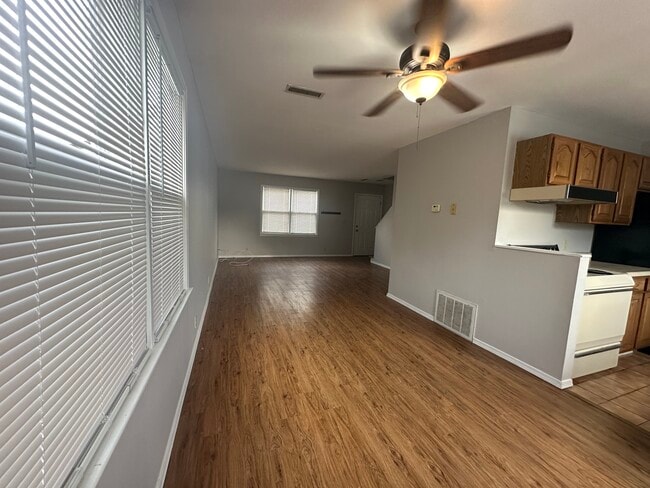 Building Photo - 605 S Main St