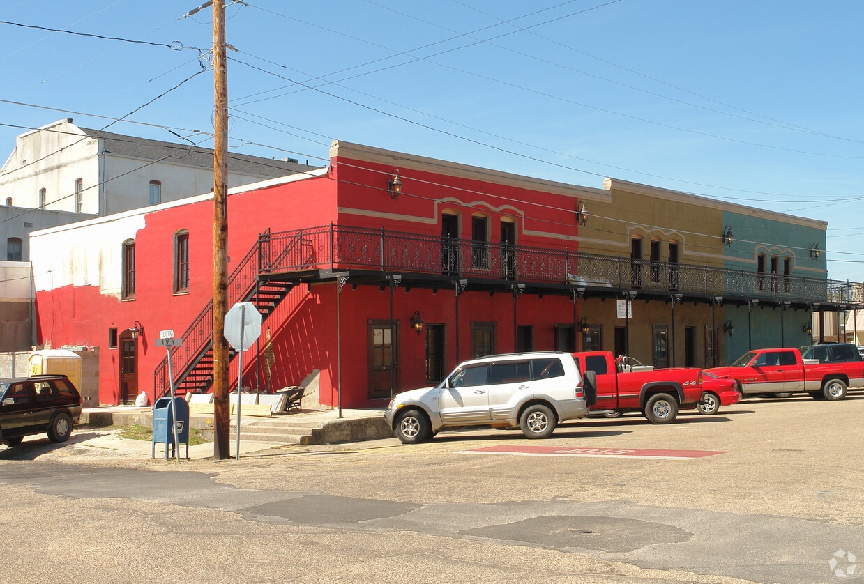 102112 W Ivy St, Ellisville, MS 39437 Apartments in Ellisville, MS