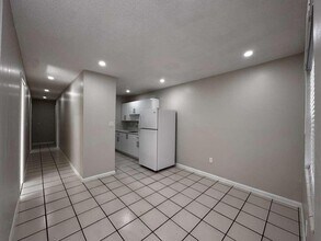 Building Photo - 933 SW 16th Pl