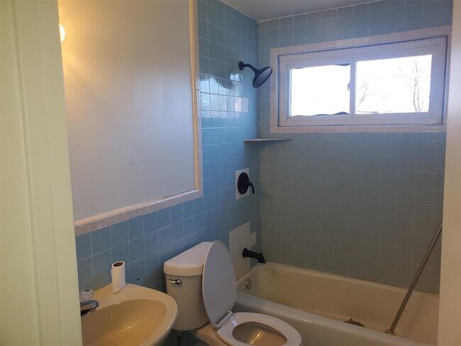 Building Photo - 4004 SE 45th St