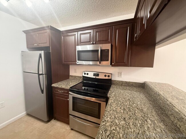 Foto del edificio - 16203 Glenmoor Dr