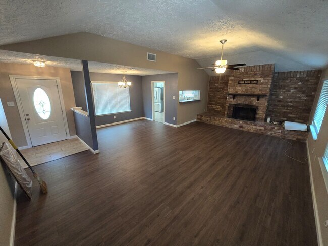 Building Photo - 9807 Rocky Hollow Rd