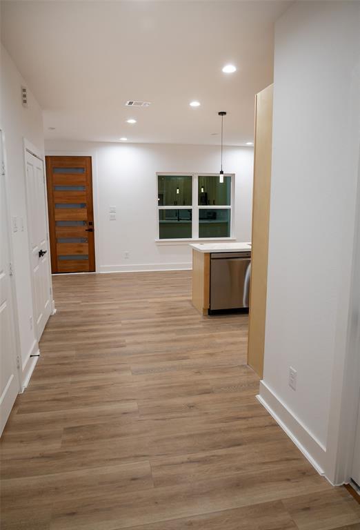 Building Photo - 8803 Parkway Dr