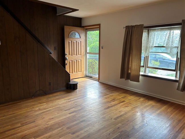 Building Photo - 114 Elmwood St