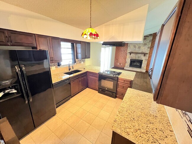 Building Photo - 3 Bedroom Pool Home in Orlando!