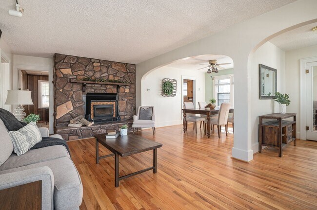 Foto del edificio - 3 BEDROOMS, 1.5 BATH HOME, CLOSE TO HOSPITAL AND DOWNTOWN!
