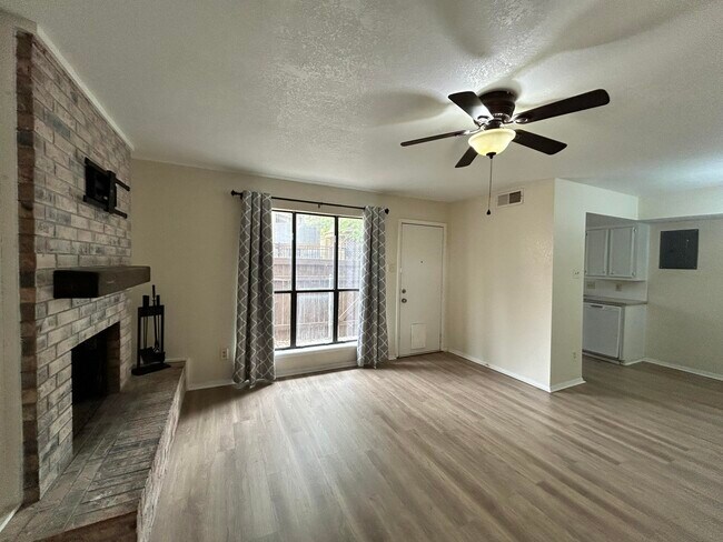 Foto del edificio - 8601 Memphis Dr