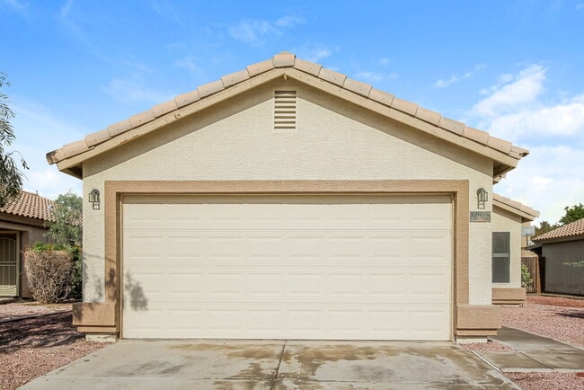 Building Photo - 12024 W Rosewood Dr