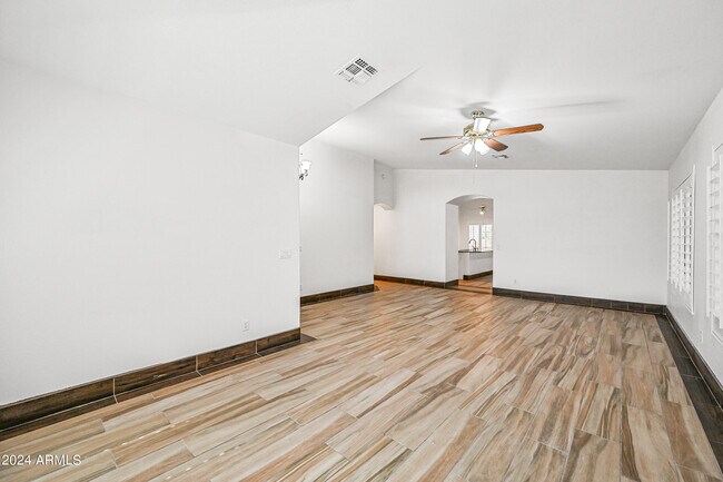 Building Photo - 4436 E Mountain Sage Dr