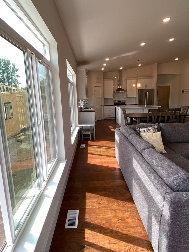 Building Photo - 5466 Sandhill Lp