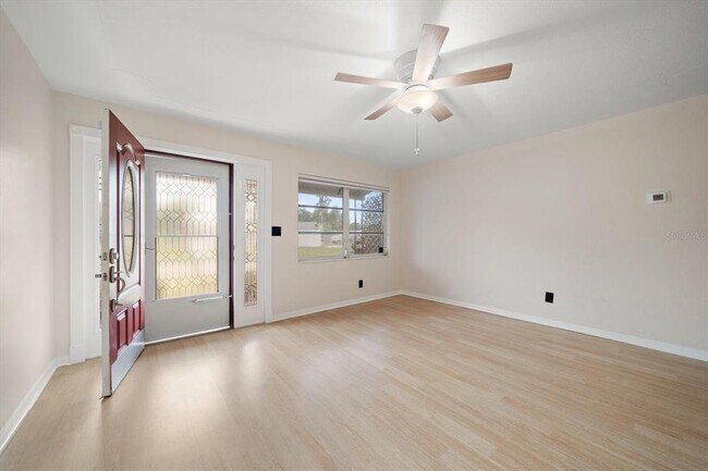 Foto del edificio - 3196 70th Ln N