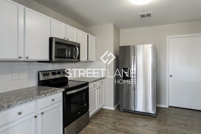 Building Photo - REDUCED!