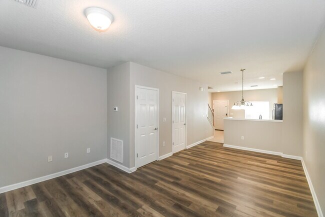 Foto del edificio - 8108 Summer Palm Ct