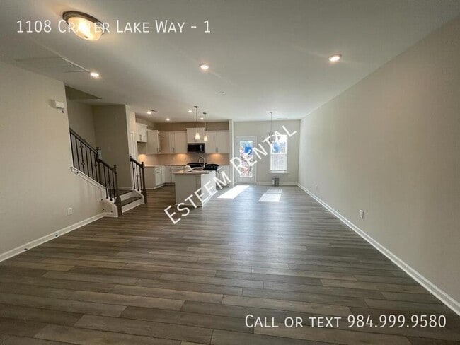 Building Photo - 1108 Crater Lk Wy