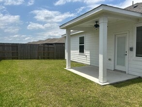 Building Photo - 926 Whispering Winds Dr