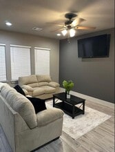 Building Photo - 340 N 9th St