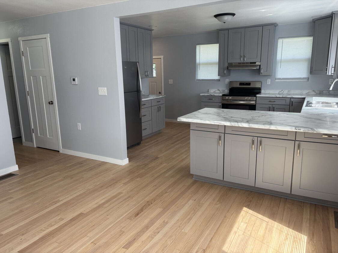 Primary Photo - 1095 3rd St