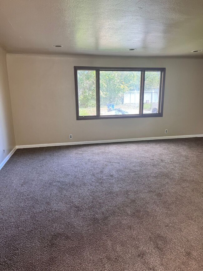 Foto del edificio - 3207 Livingston Rd