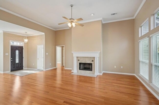 Building Photo - 712 Homewood Dr