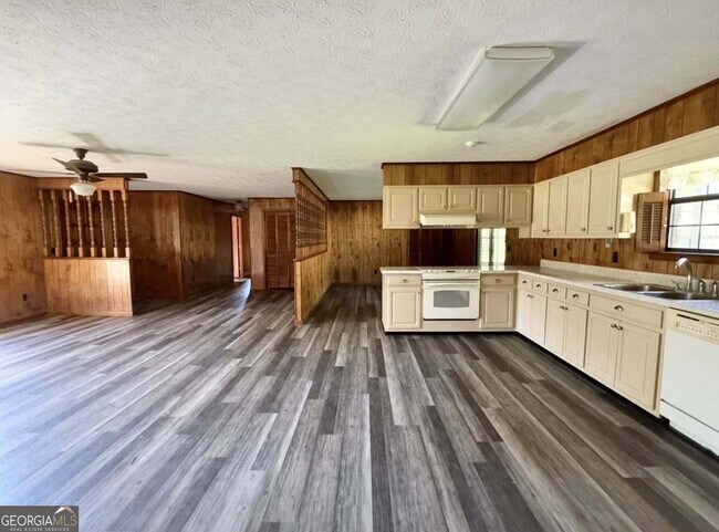 Building Photo - 2471 US-441