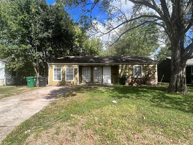 Foto del edificio - 5715 Lakefield Dr