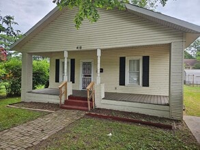 Building Photo - 418 Newport Ave