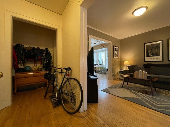 Foto del edificio - 2212 N Holton St