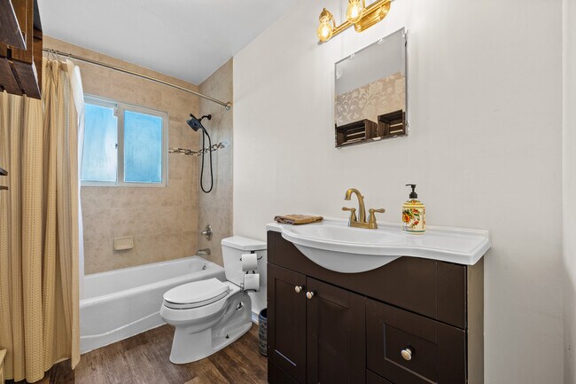 Foto del edificio - 44 Oakridge Rd