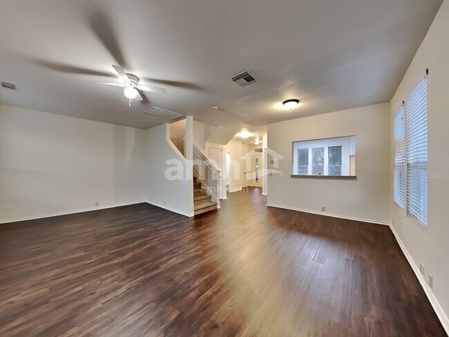 Foto del edificio - 6013 Midcrown Dr