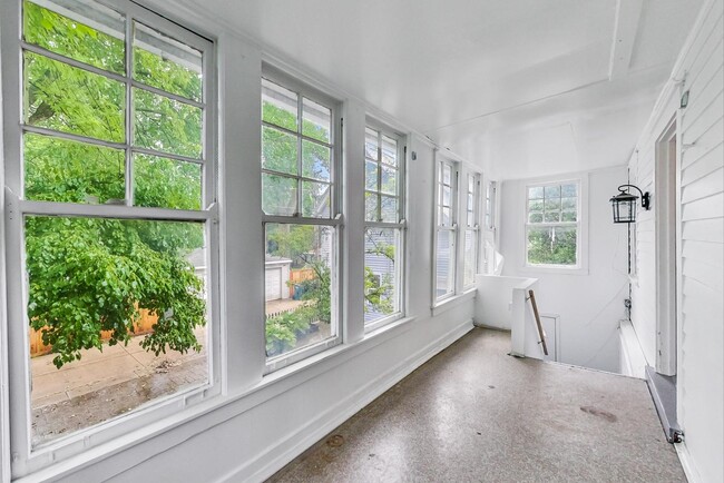 Building Photo - 180 Prairie Ave