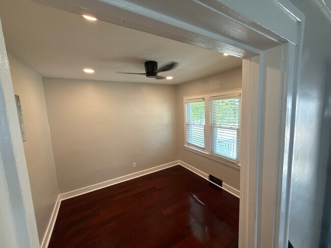 Foto del edificio - 22114 Rosedale St