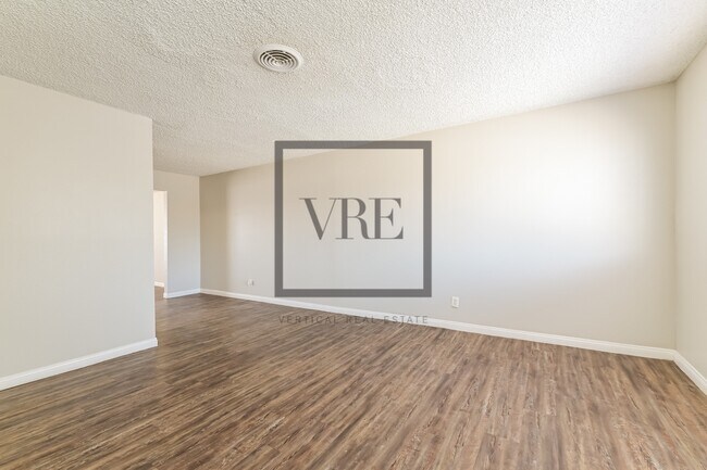 Foto del edificio - 3352 Fico Ave