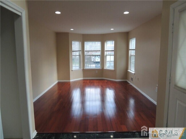 Building Photo - 107 Amy Dr
