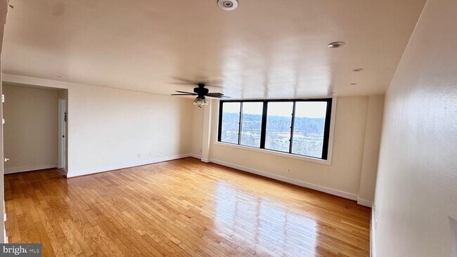 Foto del edificio - 4600 Duke St