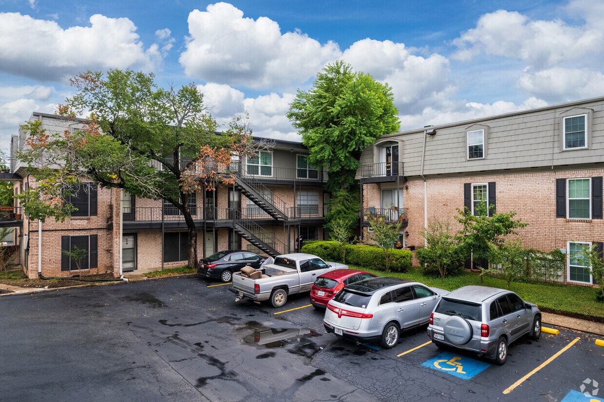 Primary Photo - The Summit Condominiums