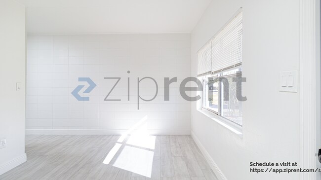 Building Photo - 1103 E South St