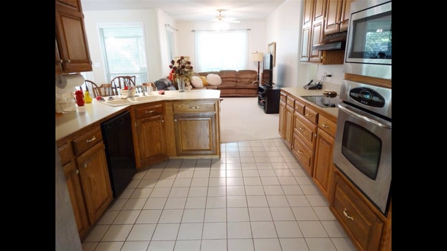 Building Photo - 9310 Stonebridge Dr