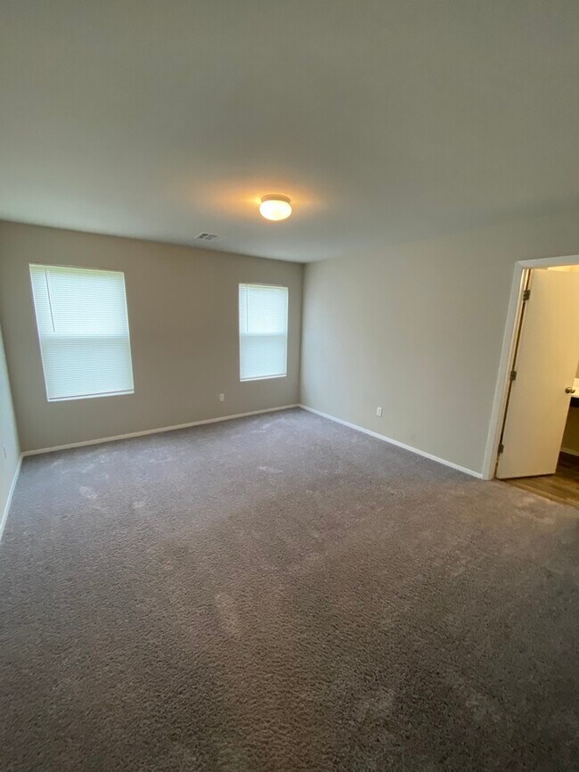 Building Photo - 1840 Land Run Dr