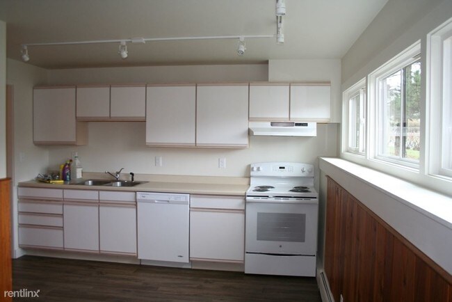 Building Photo - 618 S 11th Ave