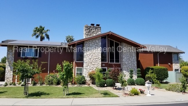 Building Photo - Stockton Wonderful Large 5 Bedroom Home